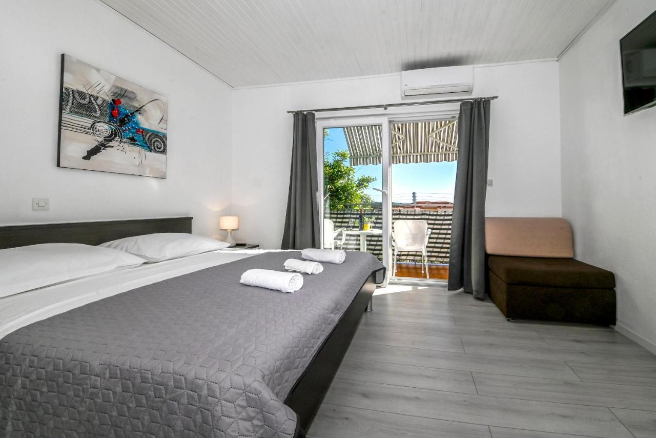 Apartments Lada Makarska Exterior photo